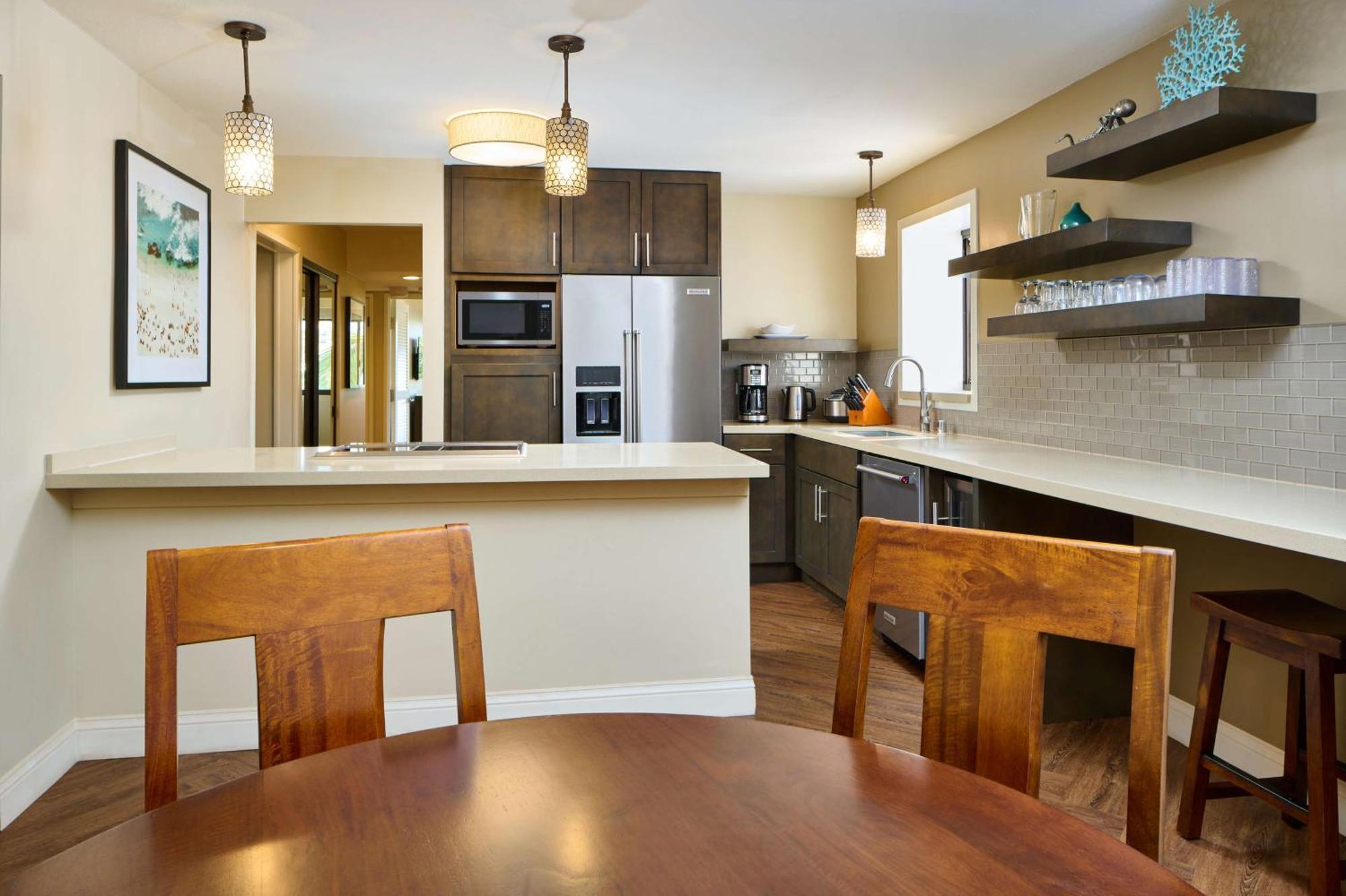 Aston Waikiki Beach Tower Honolulu Ngoại thất bức ảnh A kitchen in a private home