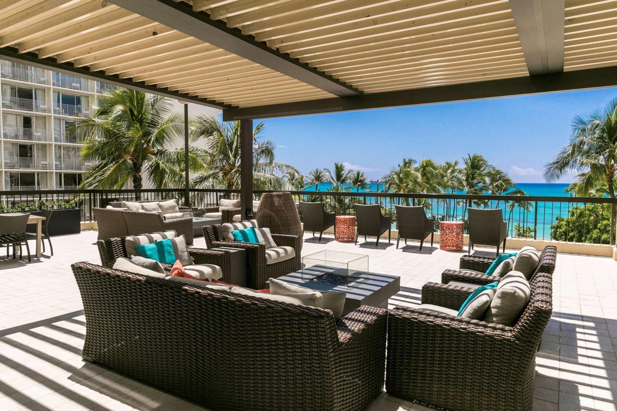 Aston Waikiki Beach Tower Honolulu Ngoại thất bức ảnh The Beach Club at The Fontainebleau