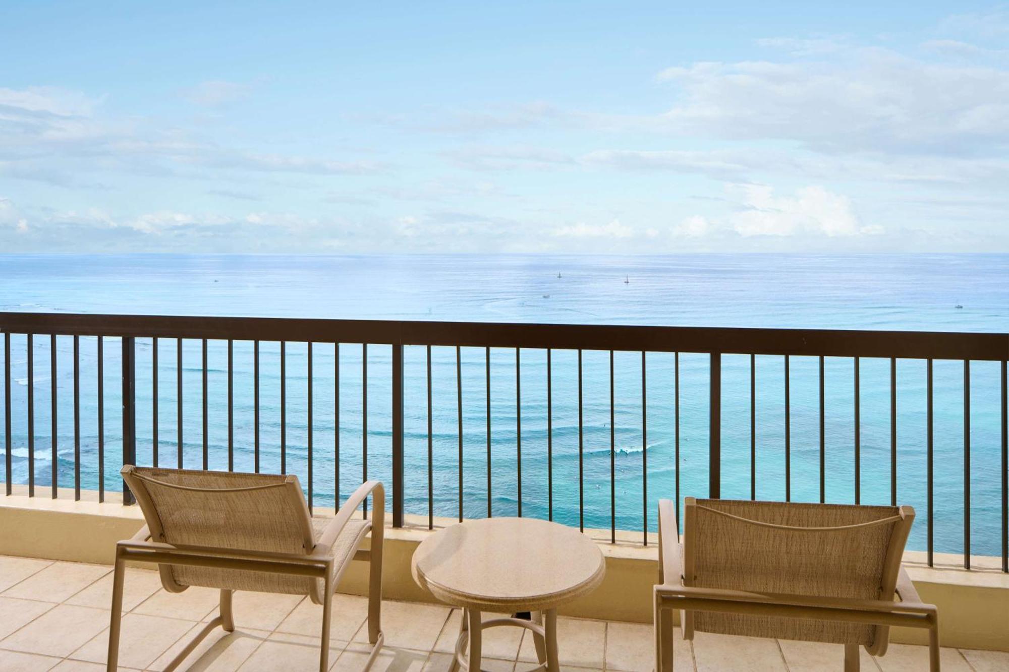 Aston Waikiki Beach Tower Honolulu Ngoại thất bức ảnh A view from the balcony of a guest room at the Hilton San Diego Bayfront