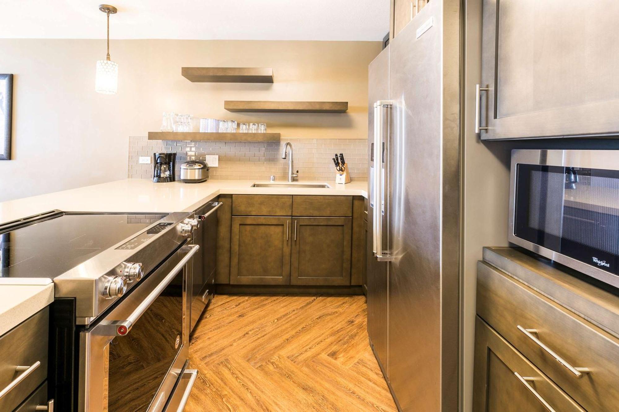 Aston Waikiki Beach Tower Honolulu Ngoại thất bức ảnh A kitchen at The Standard East Village