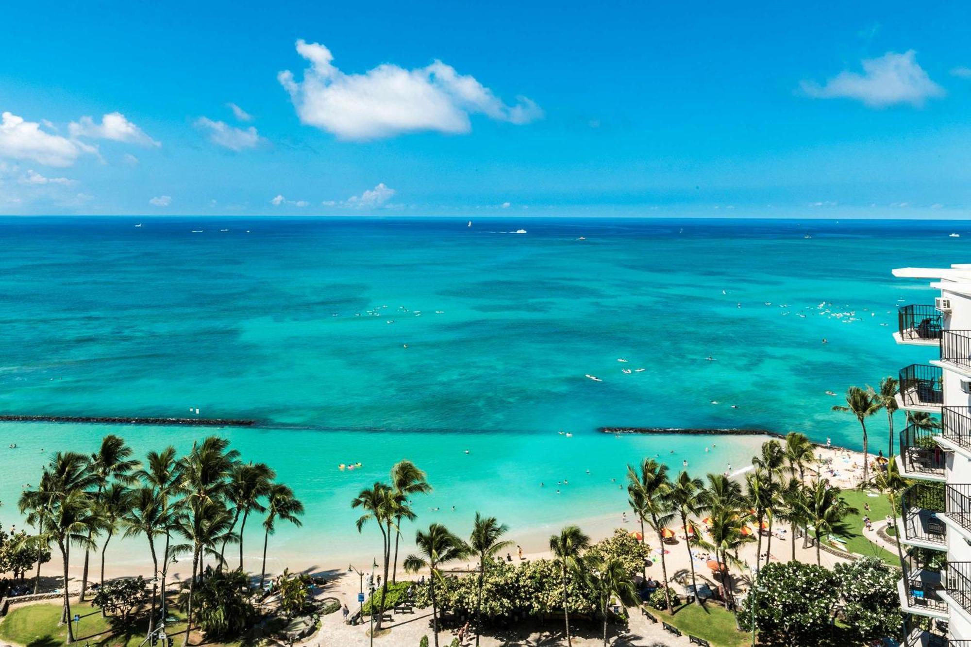Aston Waikiki Beach Tower Honolulu Ngoại thất bức ảnh Beachfront at the Fontainebleau