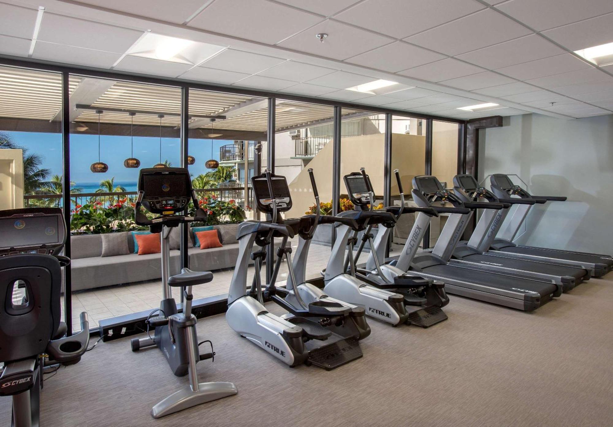 Aston Waikiki Beach Tower Honolulu Ngoại thất bức ảnh The gym at the Four Seasons Hotel, Honolulu