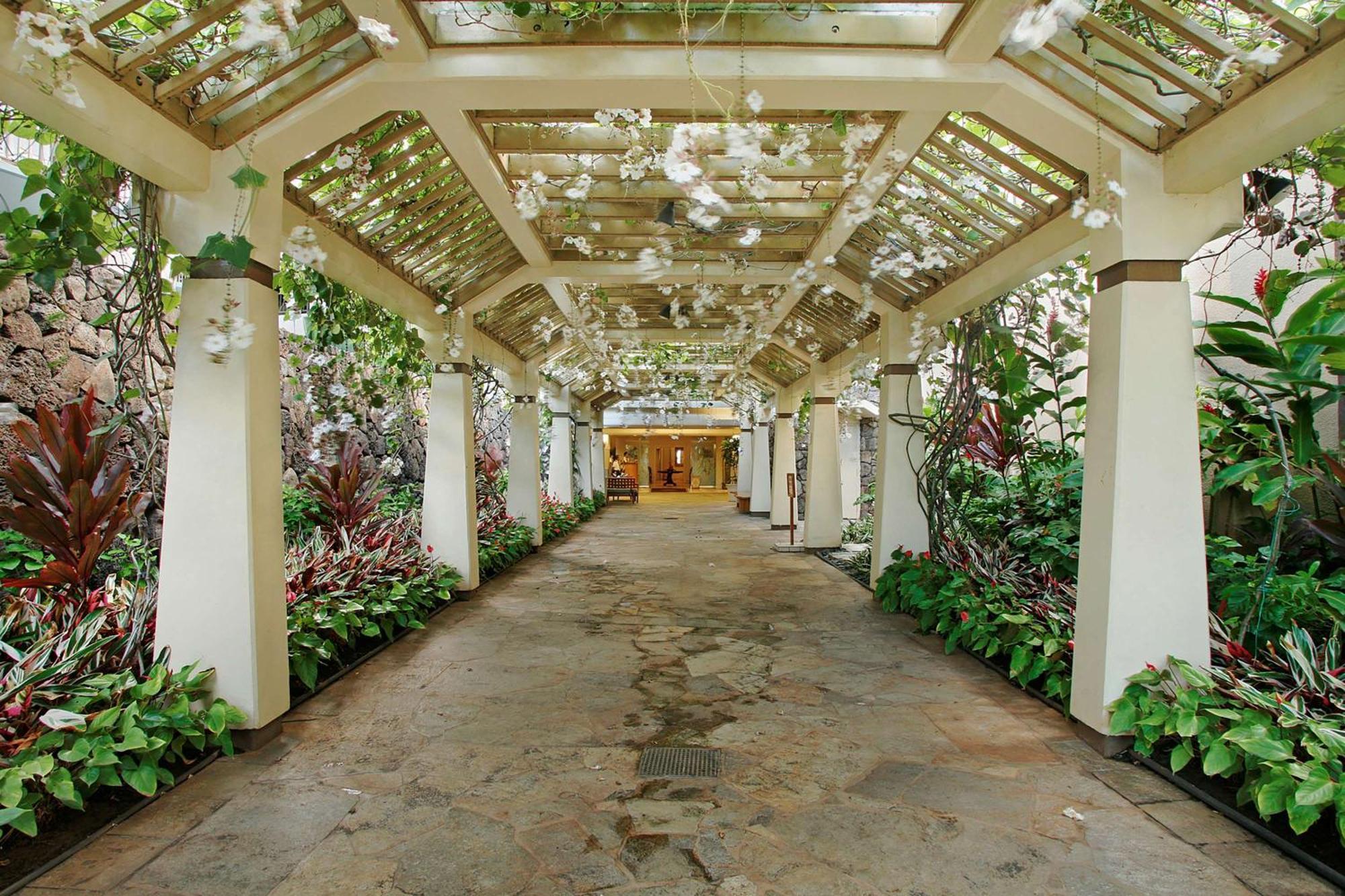 Aston Waikiki Beach Tower Honolulu Ngoại thất bức ảnh The interior of the hotel