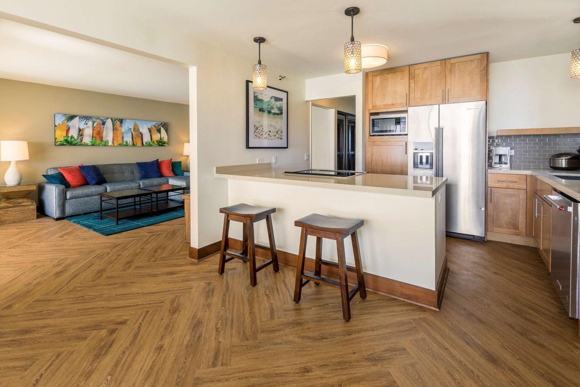 Aston Waikiki Beach Tower Honolulu Ngoại thất bức ảnh A kitchen in a typical apartment