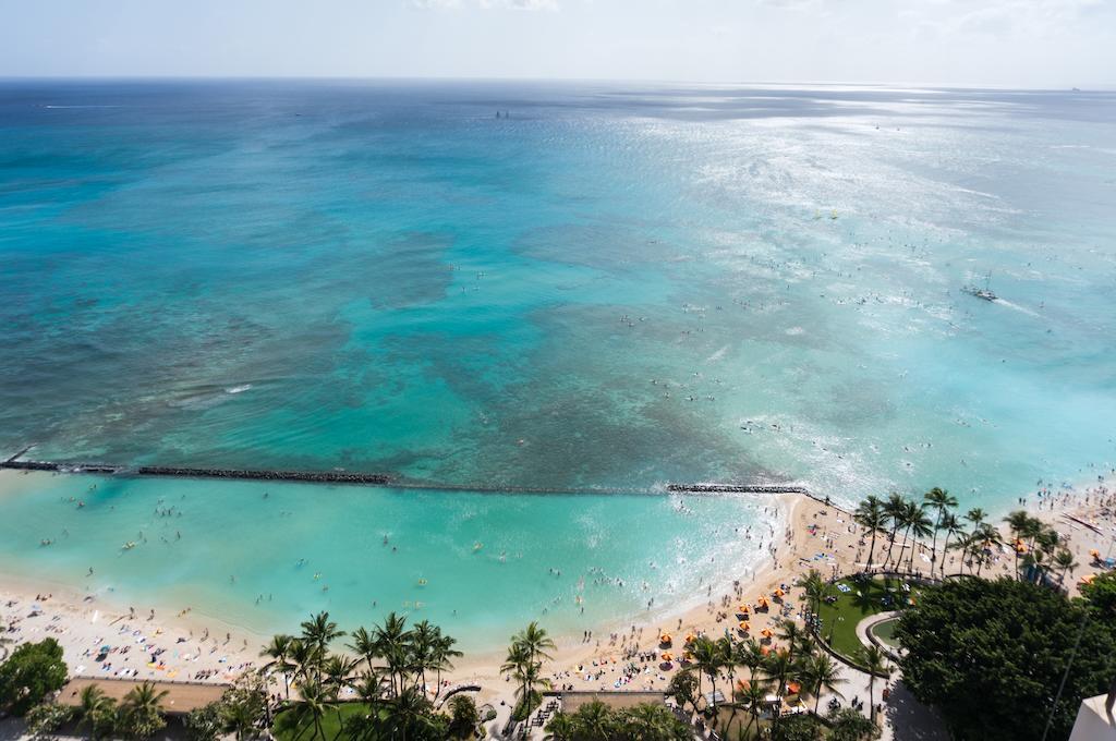 Aston Waikiki Beach Tower Honolulu Ngoại thất bức ảnh View of the beach at the Royal Hawaiian Hotel